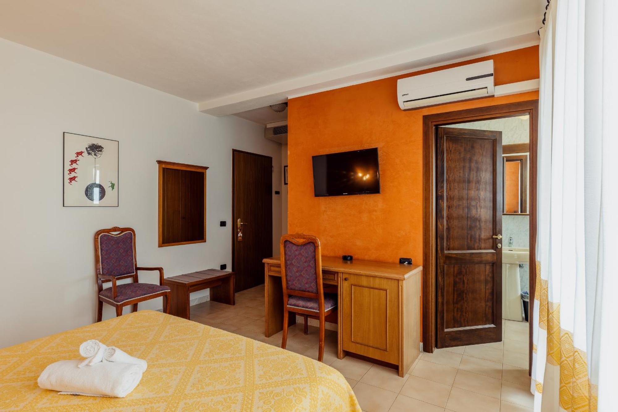 Malaspina Hotel & Resort Боза Екстер'єр фото