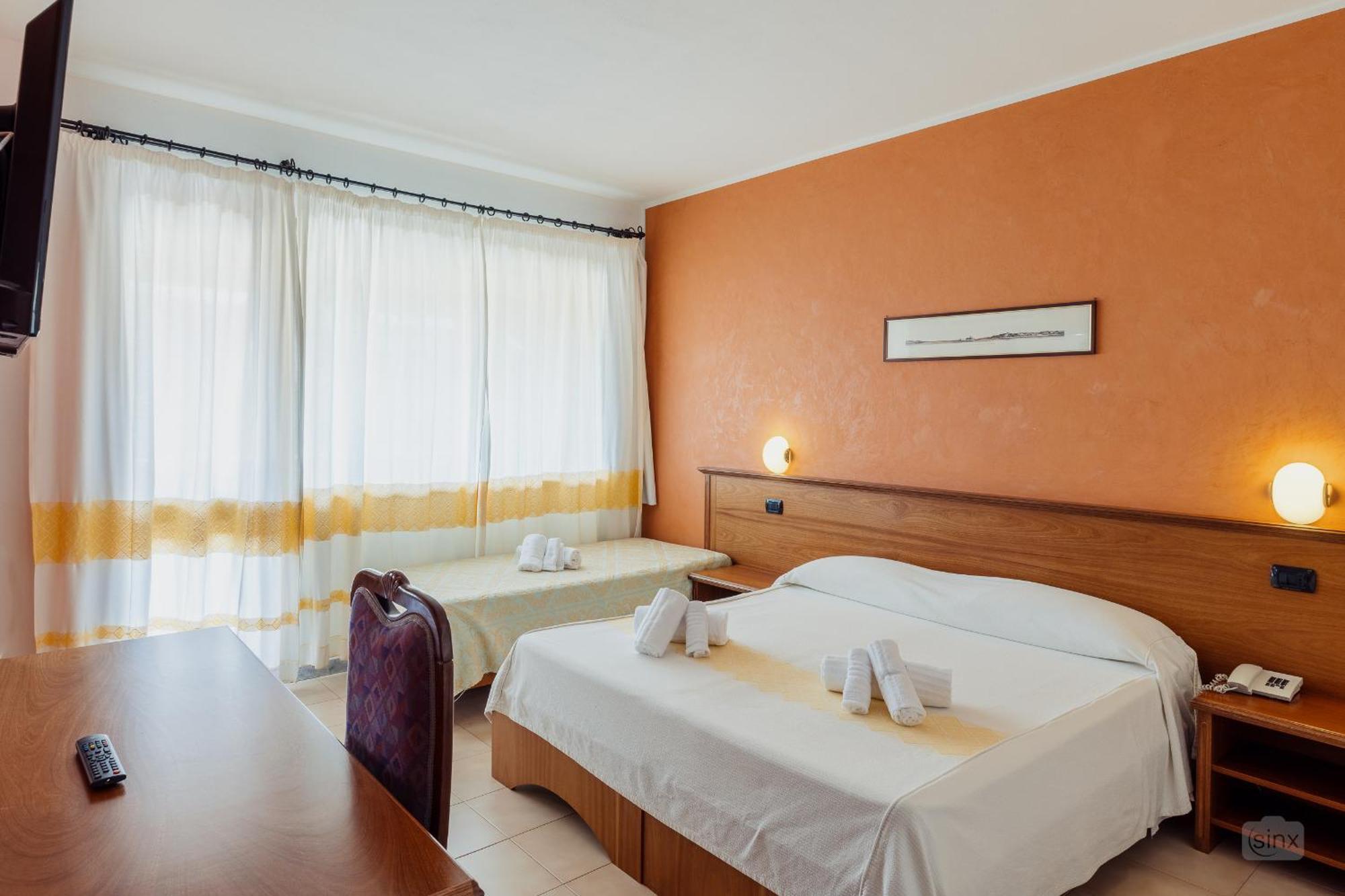 Malaspina Hotel & Resort Боза Екстер'єр фото