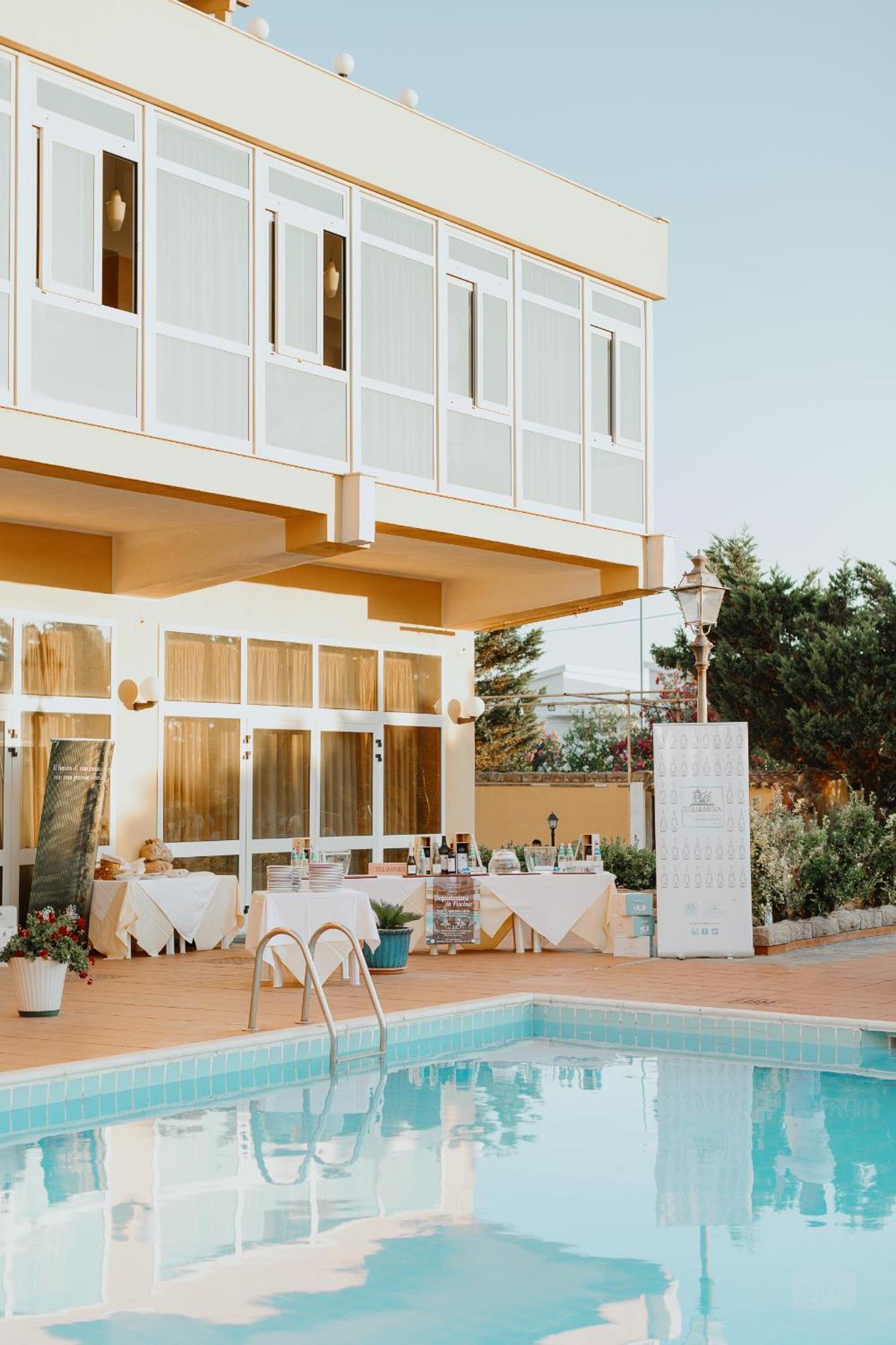 Malaspina Hotel & Resort Боза Екстер'єр фото