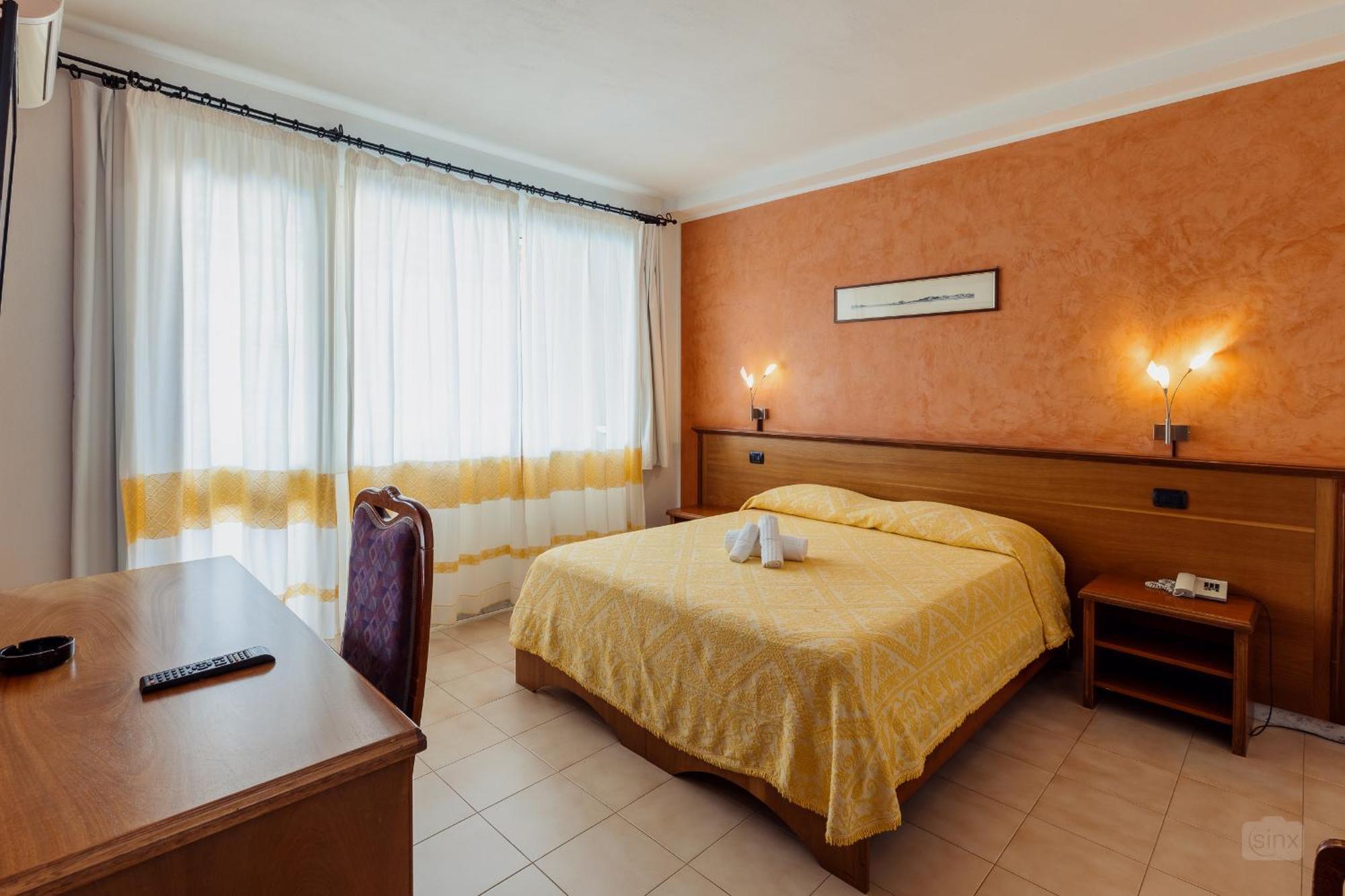 Malaspina Hotel & Resort Боза Екстер'єр фото